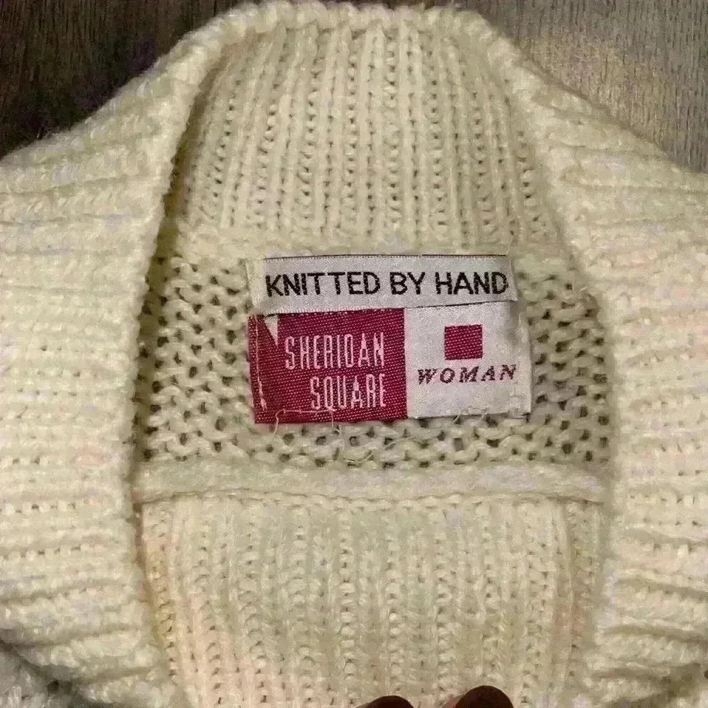 Woman's Hand knitted sweater - Picture 4 of 5
